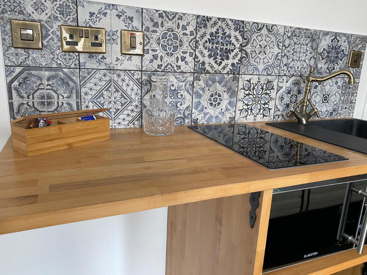 Queen Street Boutique Suites Edimburgo Exterior foto A kitchen in a micro apartment