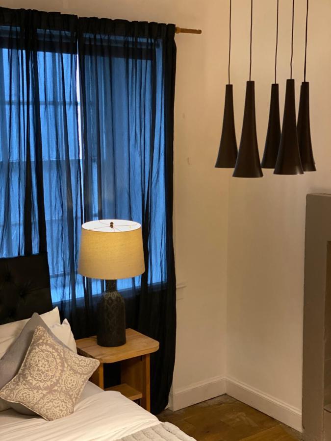 Queen Street Boutique Suites Edimburgo Exterior foto A lamp