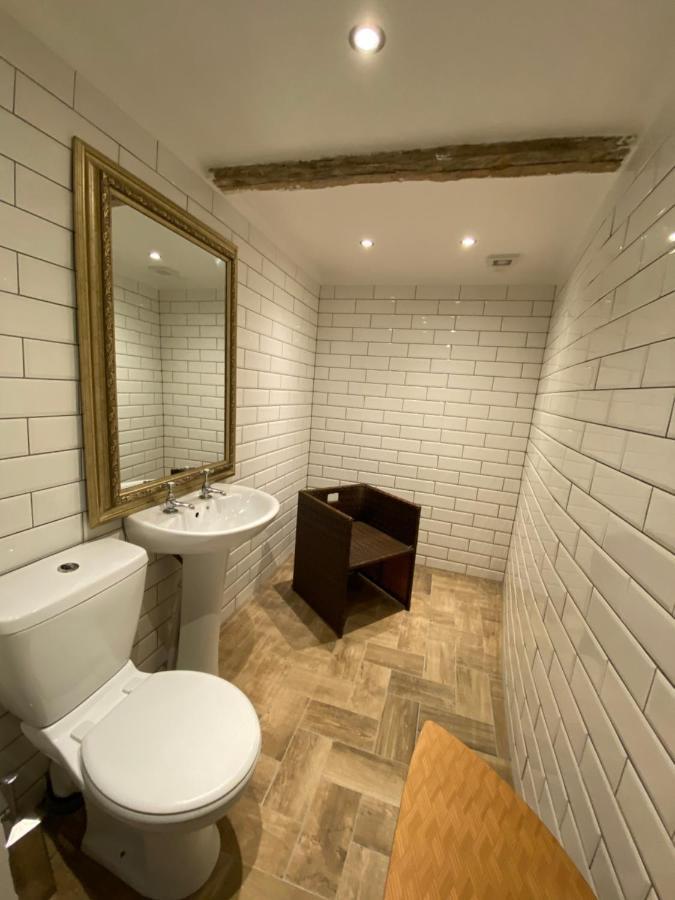 Queen Street Boutique Suites Edimburgo Exterior foto A toilet in a London pub