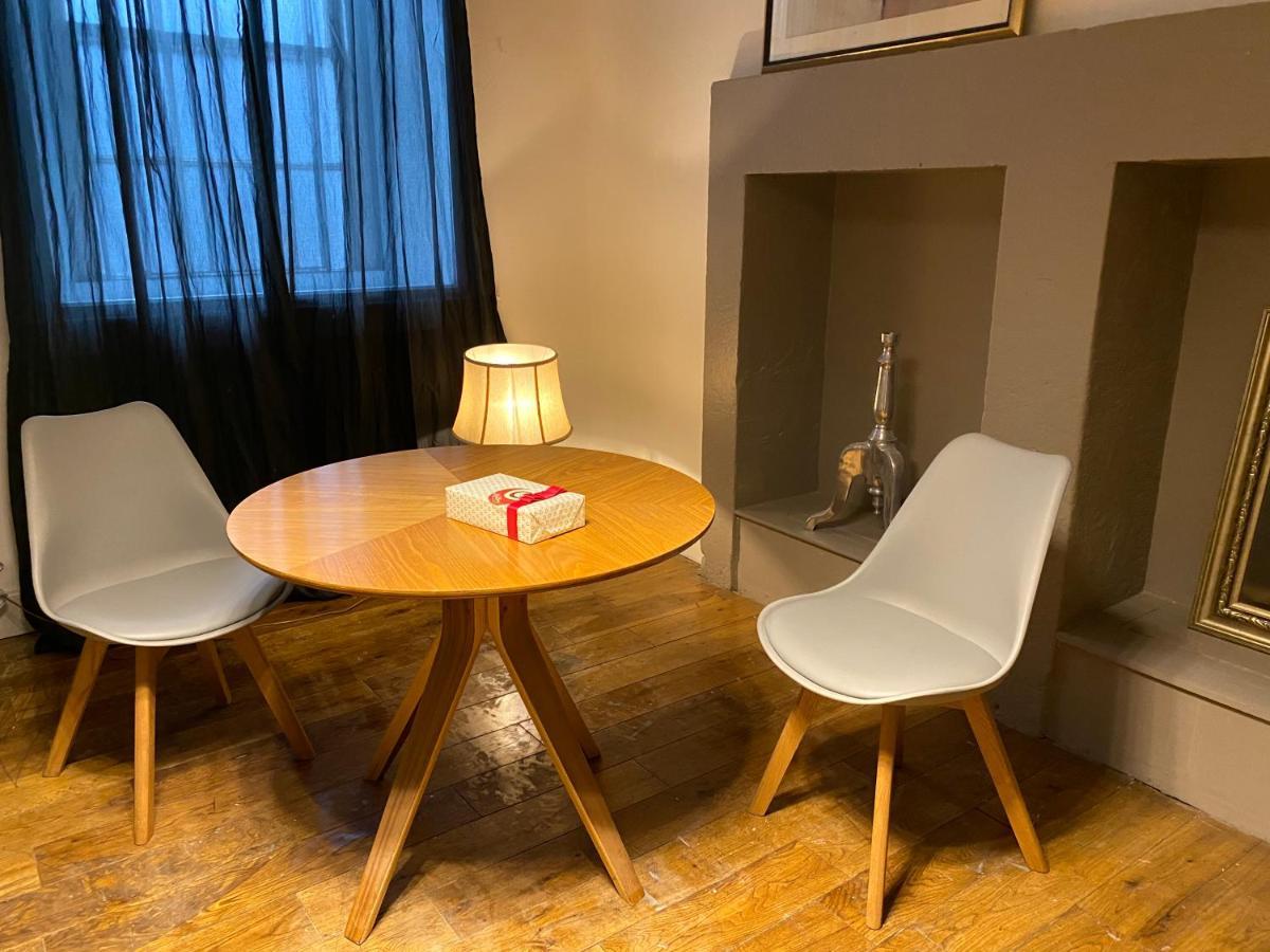 Queen Street Boutique Suites Edimburgo Exterior foto A tulip table